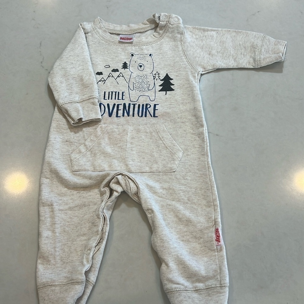 Nuby baby jumpsuit, like new, 0-3 months.
